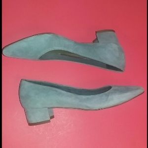 EUC Suede Flat